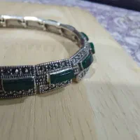 دستبند نقره سیاه قلم با نگین زمرد