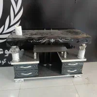 میز تلویزیون شیک و مدرن جادار و تمیز