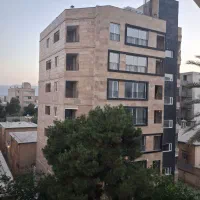 ۱۳۵متر۳خواب فول امکانات(از سه طرف نورگیر) وصال