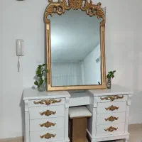 اینه دراور یا میز آرایش ، گنجه یا بوفه خاص و زیبا