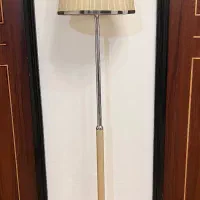 آباژور ایستاده
