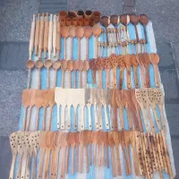 تعدای صنایع دستی به فروش میرسد