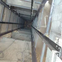 نصاب اسانسور ، اهنکشی و ریل