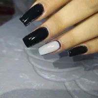 خدمات کاشت ناخن حرفه ای