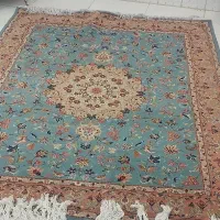 یک عدد فرش دستبافت بسیار نو و آمیز رنگ بسیار زیبا