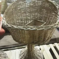 سبد حصیری پایه دار