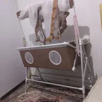 تخت کنار مادر