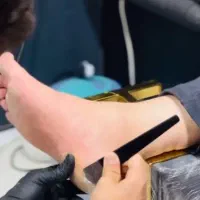 خدمات پدیکور و کف سابی ویژه آقایان