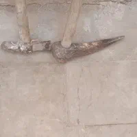 کلنگ وتیشه