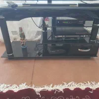 میزتلویزیون شیشه ای