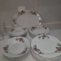 بشقاب و پارچ و شکلات خوری