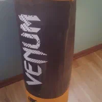کیسه بوکس و دستکش