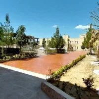 مراقب سالمند پوشکی اقا در مرکز نگهداری سالمندان