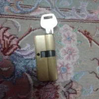 یک مغزی درچوبی برنجی سالم بایک کلید