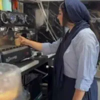 باریستا خانم کافه