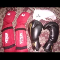 دستکش بوکس و ساق بند و بیضه بند