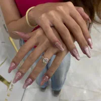 خدمات تخصصی لمینت/کاشت/ژلیش/طراحی ناخن