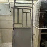 درب آهنی همراه با چارچوب