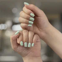 خدمات کاشت ناخن وآموزش تخصصی با مدرک حرفه ای