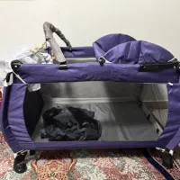 تخت کنار مادر