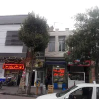 ملک-تجاری-مسکونی-با-دومغازه-و-زیرزمین-عالی-قاپو