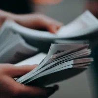 پخش تراکت و انجام کلیه امور تبلیغاتی