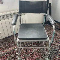 ویلچر به همراه کاسه توالت