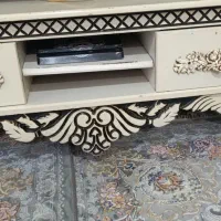 میز تلوزیون و ساعت نو