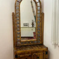 میز دراور به همراه کمد جا دار در حد نو