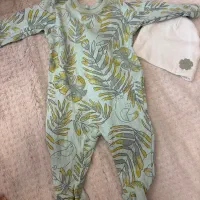 تعدادی لباس بچه