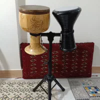 تنبک و داربوکا به همراه پایه