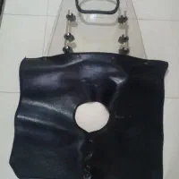 یک قاب کامل موتور  با کلاه ایمنی