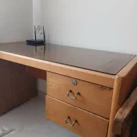 میز تحریر چوبی و پاتختی