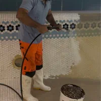 شستشو و اسیدشویی حرفه‌ای استخر تمیز مثل روز اول