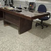 میز اداری چوبی با شیشه