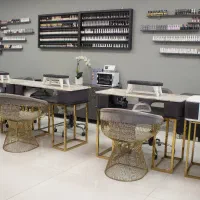 نظافتچی سالن زیبایی و منشی