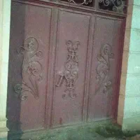 درب سه تایی تازه رنگ شده