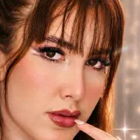 میکاپ آرتیست هستم