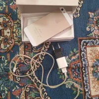 ایفون 5s و شارژر