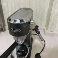 دستگاه قهوه ساز حرفه ای برند Delonghi کاملا سالم