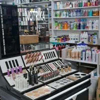 فروشنده خانم