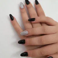 خدمات کاشت ناخن