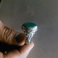 انگشتر عقیق سبز موکل دار به شرت