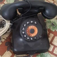 تلفن رومیزی قدیمی