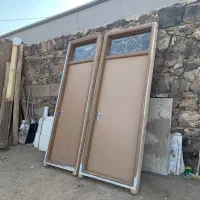 موکت و در چوبی در حد نو