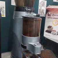 کافه آسیاب قهوه و یخچال ایستاده