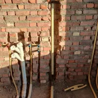 شیارزنی دیوار. سقف. کف برای گاز و آب و برق