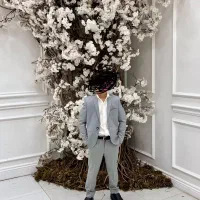 کت شلوار بچگانه همراه پیراهن سفید زیر کت