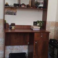 میز تحریر وکامپیوتر