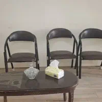 ۵عدد صندلی چرمی با میز جلو